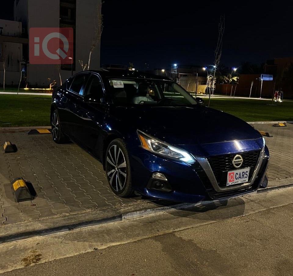 نيسان ألتيما